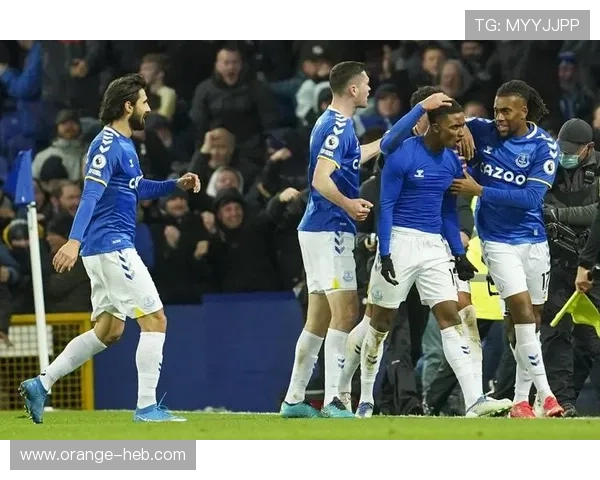 埃弗顿队长谈球队新赛季目标 强调凝聚力与年轻球员的重要性