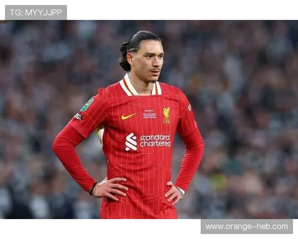 欧洲足坛爆出重磅转会消息多名球星即将改换门庭引发热议