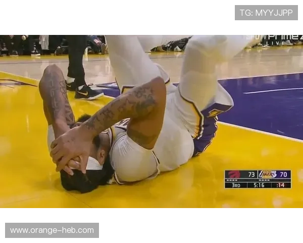 浓眉受伤未能出战湖人对阵勇士比赛，詹姆斯缺席引发球迷关注