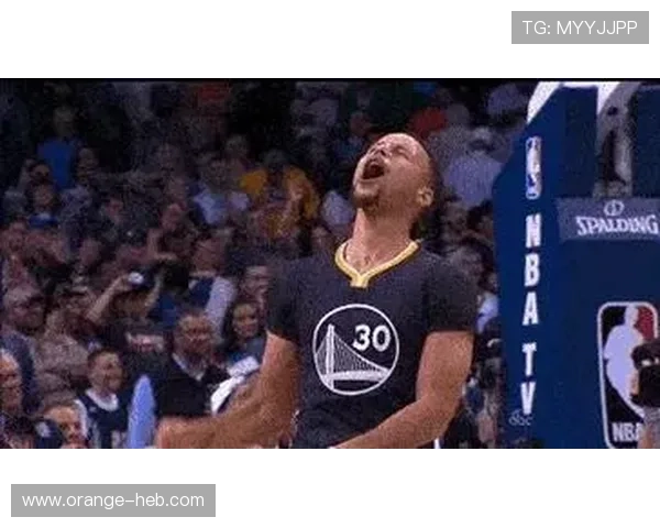 詹姆斯领衔湖人再度出征 全新赛季强敌云集 NBA动态及赛季前瞻分析