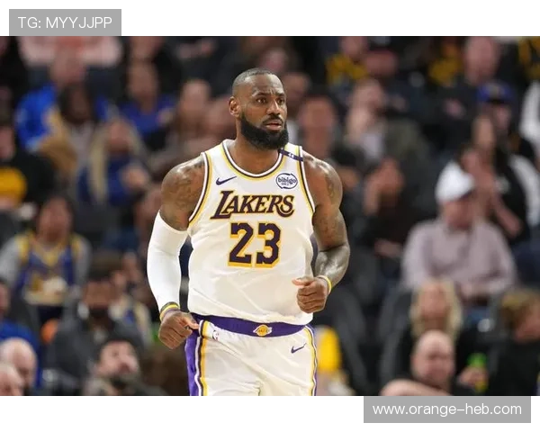 詹姆斯领衔湖人逆转取胜西部格局再起波澜新赛季争冠形势引热议