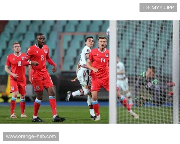 雷丁俱乐部迎来新主帅并宣布多项人员调整计划加强球队竞争力